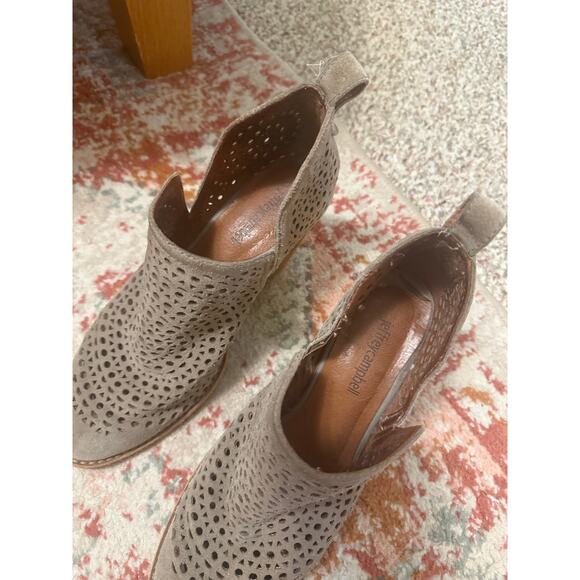 Jeffrey Campbell Rosalee Tan Suede Cutout Ankle Booties Size 8 - Picture 7 of 11